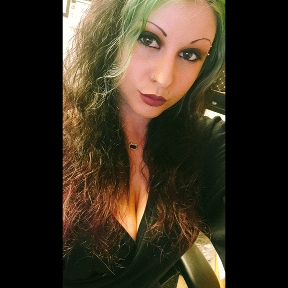 💜🖤💚 Shop my fabulous, ever growing closet! 💜🖤💚 - Picture 9 of 10